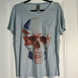 Great condition men’s short sleeve shirt with the neck and accent front pocket.